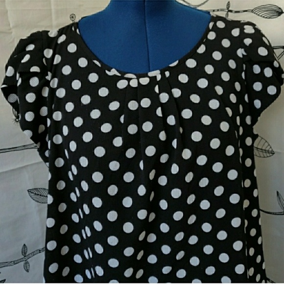 Torrid - Polka dot flutter sleeve top - Picture 2 of 7
